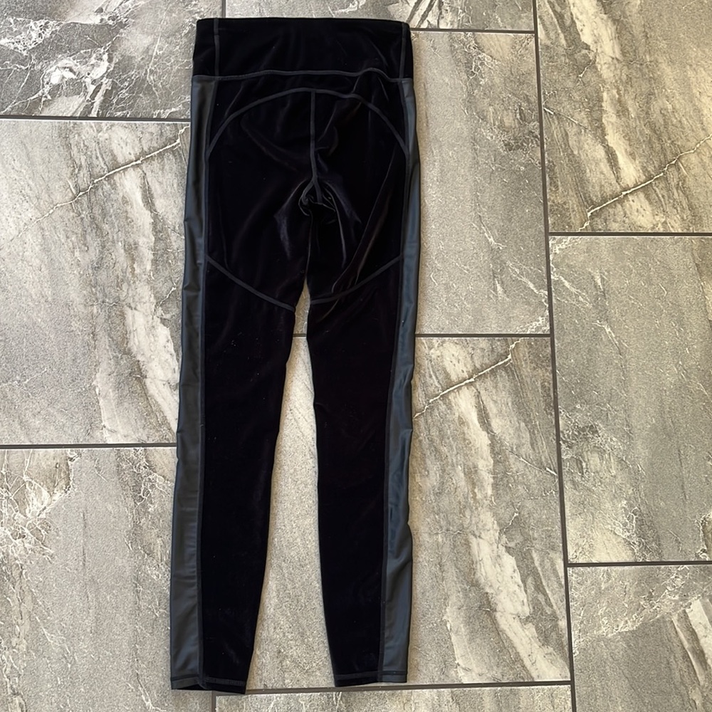 🖤 Sweaty Betty London Opulence velvet side strip faux leather black size small - Picture 4 of 10